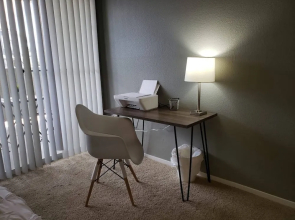 Safe, Quiet & Gorgeous Home 15 Minutes to Strip!