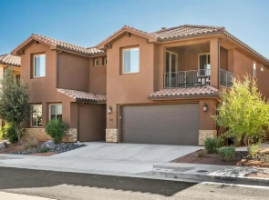 Desert Solitaire #101 6 Bedroom Townhouse