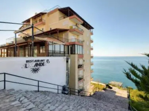 Design Sea View Apartment