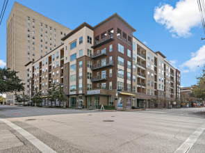 Spacious Private and Elegant Downtown Location