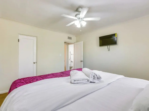Central & Quaint Phoenix Condo - Pets Welcome!