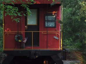 Livingston Junction Cabooses and Cabin