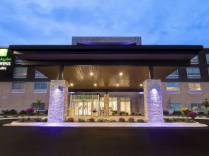 Holiday Inn Express & Suites   Grand Rapids South   Wyoming, An Ihg