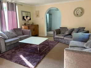 Captivating Bungalow With Garden in High Wycombe