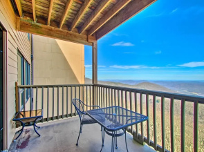Wintergreen Condo w/ Balcony + Mountain Views!