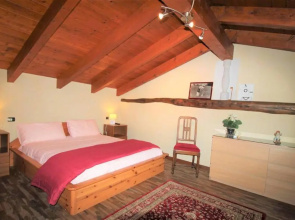 Giglio Flat With Wonderful Lake View and Jacuzzi
