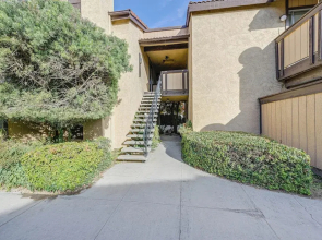 Cozy Fresno Condo w/ Balcony & Pool Access