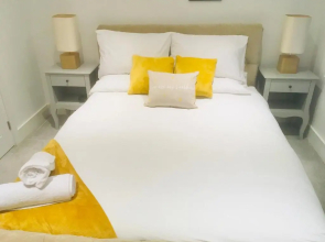 Huntingdon Apartment