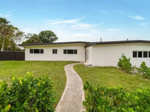 Elegant Home With Heated Pool