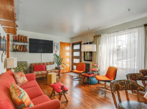 6 Mi to Downtown: 70s-themed Home in Nashville!