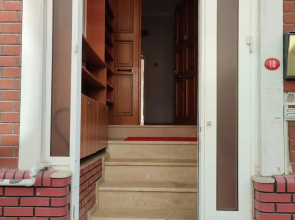 Emi̇r Sui̇t Apart