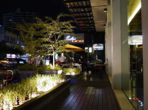 Отель Sacha's Hotel Uno