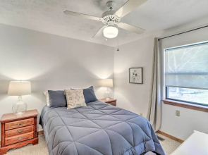 Walk to White River: Home w/ Deck in Flippin!