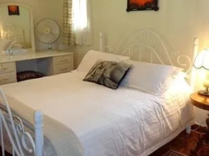 Cosy Urban Bungalow and Breakfast