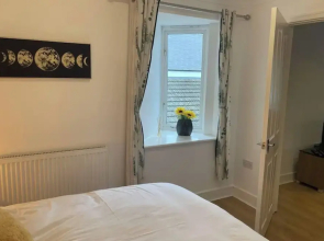 Modern The Mews Apartment