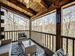 Bryson City Cabin w/ Hot Tub, Views & Pool Table!