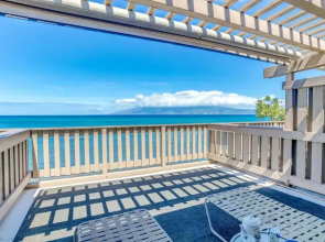 Whale Watching From Artist Inspired Retreat 2 Oceanfront Lanais AC