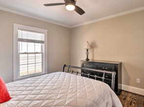 Ideally Located 'penne Place' w/ Deck & Grill