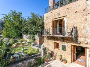 Ifigenia Rooms & Studios