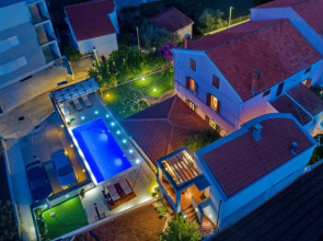Spacious Apartment Milly With Pool