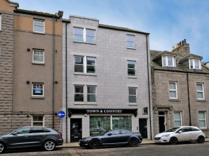 Trendy Home in Aberdeen