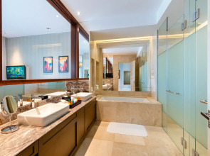 Resorts World Sentosa - Equarius Hotel