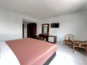 Hotel Live Max Yokohama Motomachi Ekimae