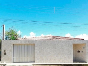 Casa Paraná com 8 quartos acomoda até 40 pessoas