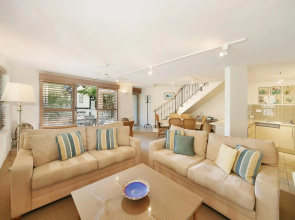 Alderly Apartment 10