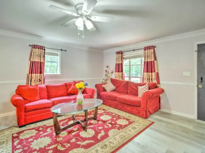 Picturesque Kennesaw Home w/ Private Backyard