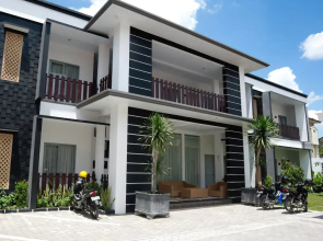 Retra's Hostel