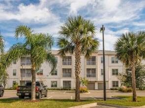 2 BR Suite with balcony by Frontdesk