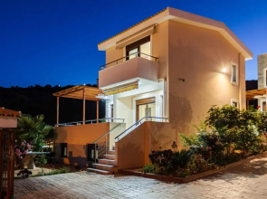 Villa Armonia - Beachfront Majestic Retreat