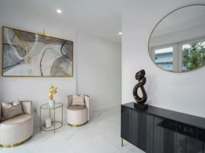 Luxury 5BR Villa Steps from the Beach