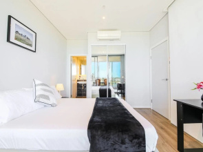 Scenic Waterfront Apartment Wentworth Point