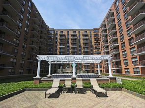 Global Serviced Apartments At 333 River Street