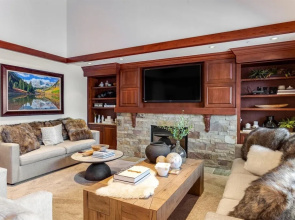 Exclusive 4 Bedroom Ski in, Ski out Vacation Rental With Hot Tubs and Heated Outdoor Pool in Lionshead Village