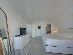 Luxury 5-Star Condo @47th Floor in Icon Brickell !