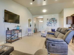 Hurricane Getaway w/ Private Pool, Mtn Views!