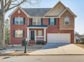 Spacious Snellville Home: 28 Mi to Atlanta!