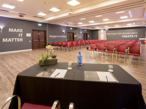 Отель Holiday Inn Bologna Fiera