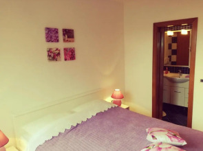 Room Kris with private entrance & private bathroom