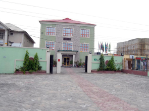 Royal Park Hotel & Suites