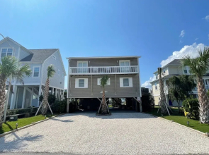 Reel 'em Inn 4 Bedroom Home by RedAwning