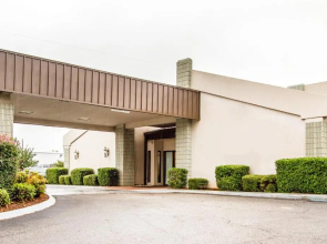 Executive Inn & Suites