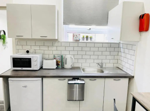 Lovely Estelle Studio Apartment by CityNest