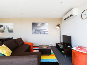ALLINDA, 1BDR Melbourne Apartment