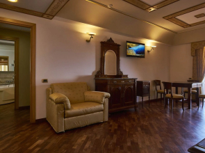 Hotel Tritone