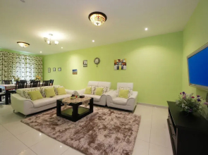 Signature Holiday Home-Masakin Al Furjan