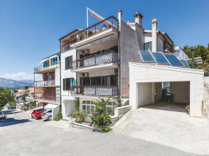 Nice Home in Podstrana With Wifi and 2 Bedrooms